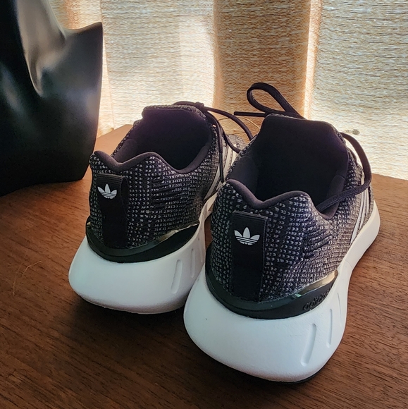 Adidas Women's/youth Swift Run 22 Running Shoes - Picture 3 of 10